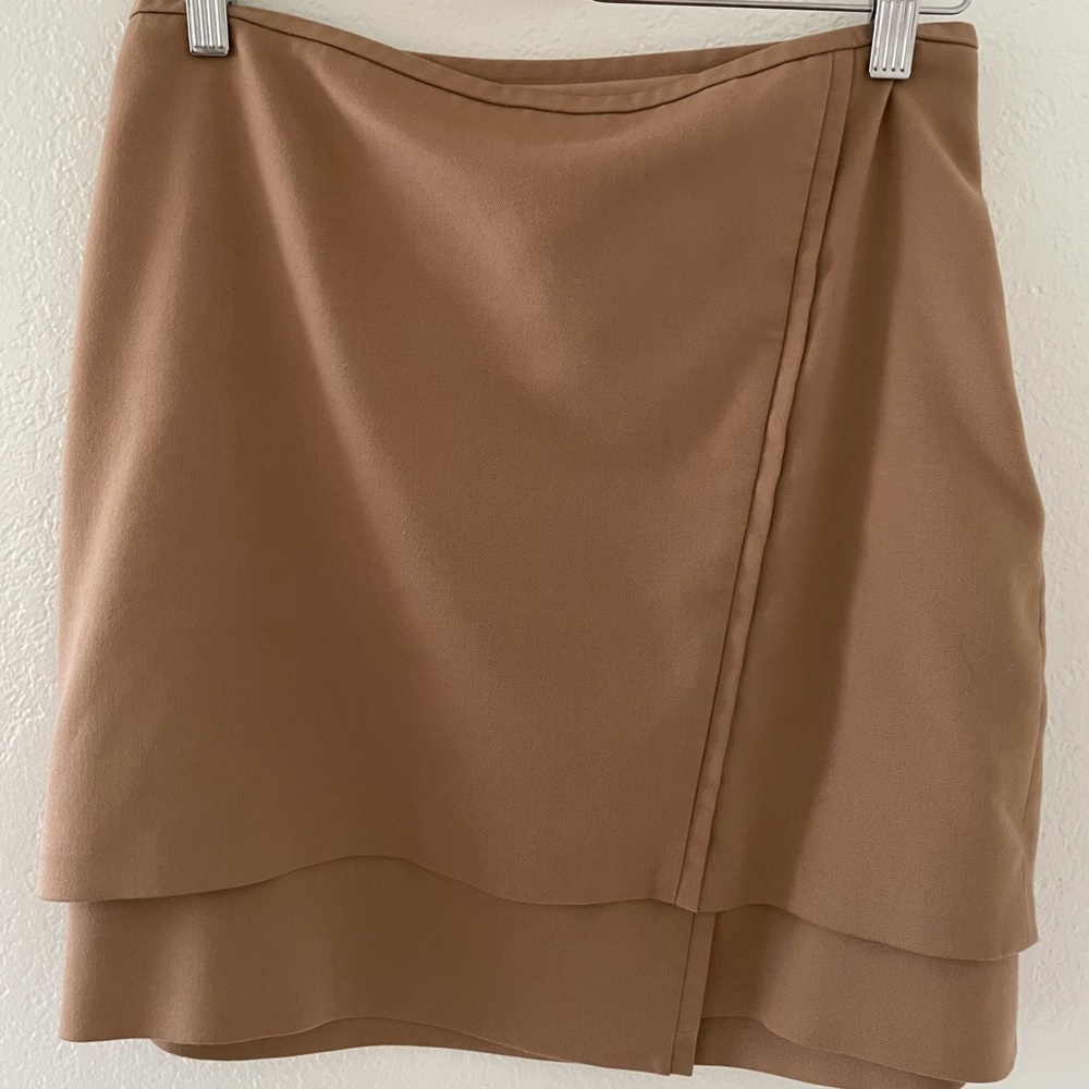 White House Black market Brown tiered mini skirt. - Picture 4 of 4